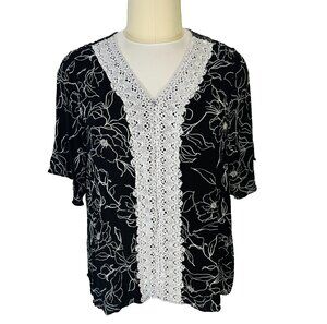 Bobeau Blouse Womens 3X Black White Trace Line Floral Crochet Trim V-Neck